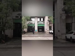 कोलोन के तकनीशियनों ने मॉडल KL360-1 की कार धोने की मशीन को स्थापित और चालू कर दिया है!