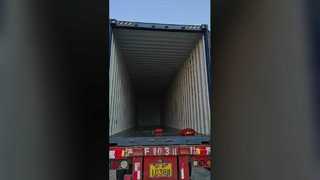 कोलोन की उन्नत KL-360 प्रीमियम टचलेस कार वॉश मशीनें लोड की जाती हैं और रूस भेज दी जाती हैं!