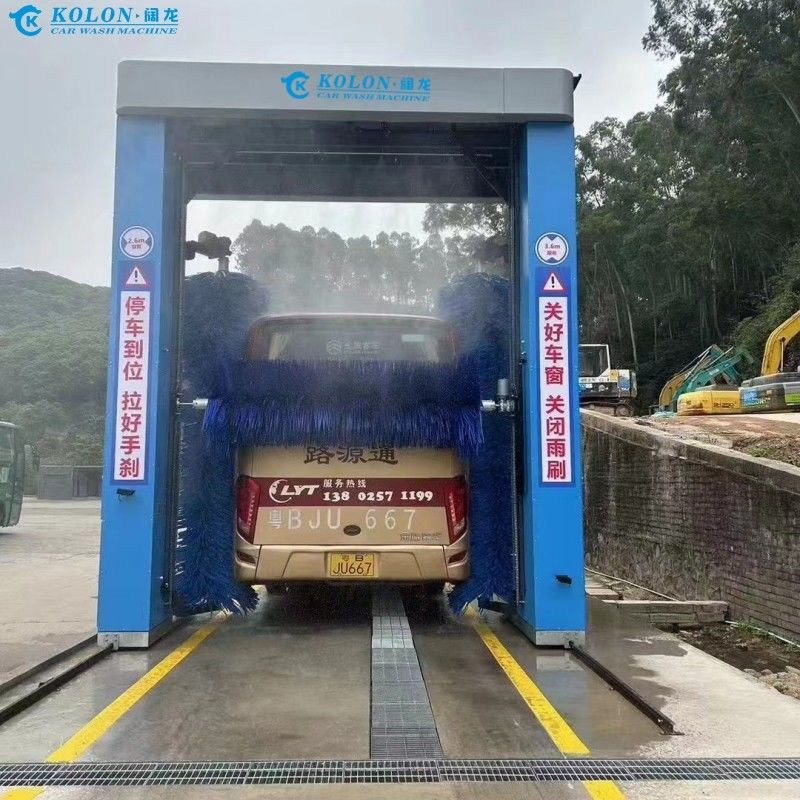 कोलोन हमारे अत्याधुनिक बस वाशिंग मशीन के साथ बेजोड़ सफाई परिणामों का अनुभव करता है