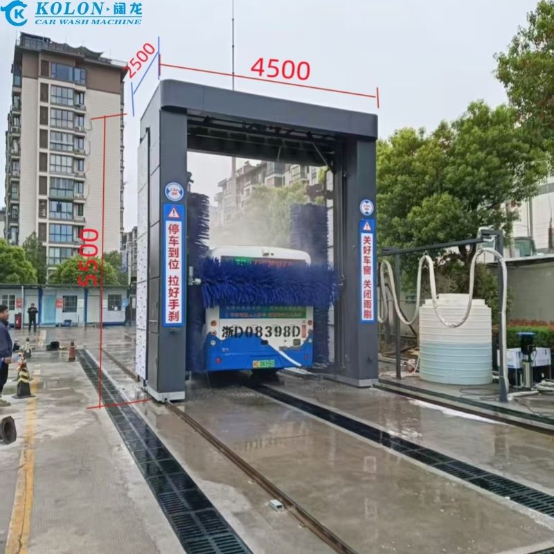 कोलोन हमारे अत्याधुनिक बस वाशिंग मशीन के साथ बेजोड़ सफाई परिणामों का अनुभव करता है